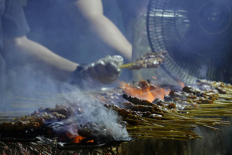 High protein hawker food dishes Singapore — grilled fish, eggs, tofu